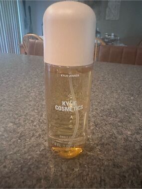 Kylie Cosmetics hair and body fragrance